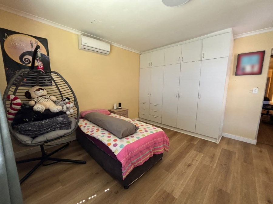 To Let 5 Bedroom Property for Rent in Rouxville Western Cape